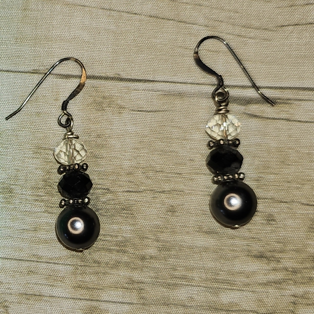 [Dangle Earrings] Black Iridescent Metalic Beaded